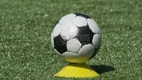 拜仁主场迎战法兰克福，德甲对决中领先优势显著，53胜纪录对手最多42场。